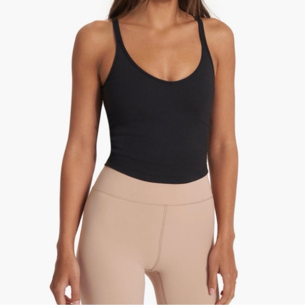 Vuori Ribbed V-Neck Cropped Camisole in Black